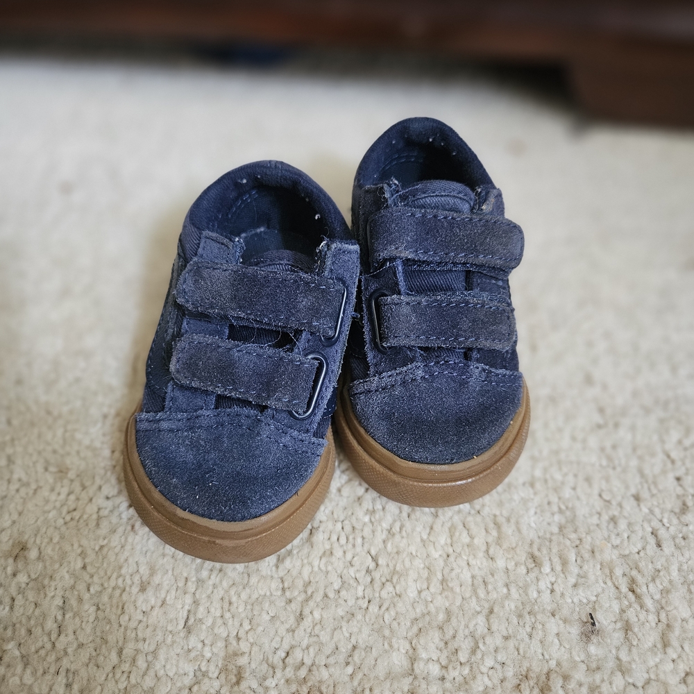 Vans Kids Navy Suede Velcro Sneakers with Gum Sole